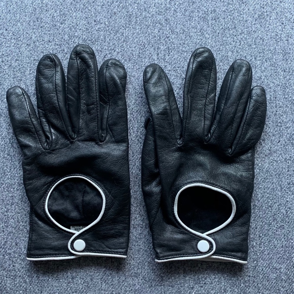 Danier driving gloves